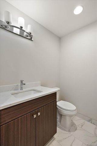 2921 Walsh Drive, Rochester Hills, MI 48309