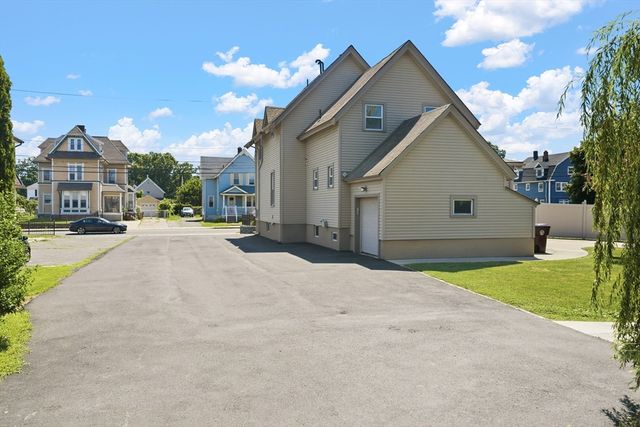 167 Center St, Ludlow, MA 01056
