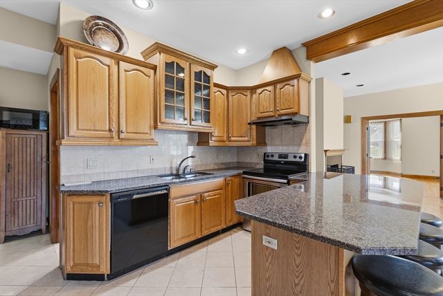 167 Center St, Ludlow, MA 01056