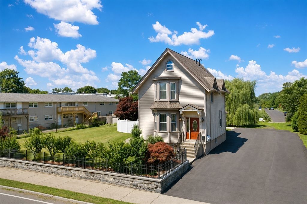 167 Center St, Ludlow, MA 01056