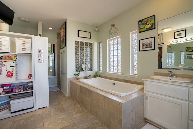 305 Teague Rd, Kerrville, TX 78028