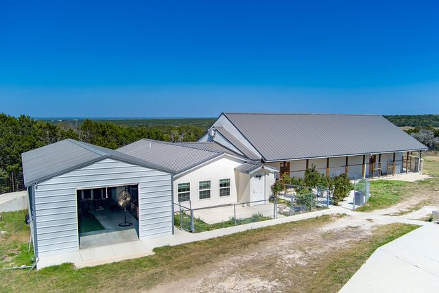 305 Teague Rd, Kerrville, TX 78028