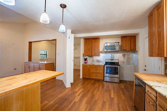 305 Teague Rd, Kerrville, TX 78028