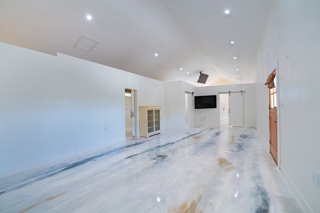 305 Teague Rd, Kerrville, TX 78028