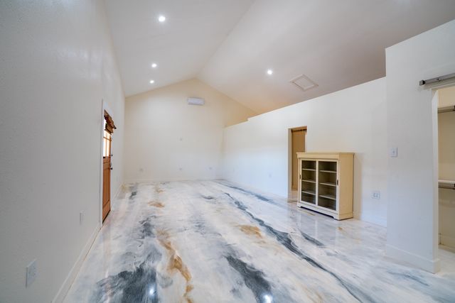 305 Teague Rd, Kerrville, TX 78028