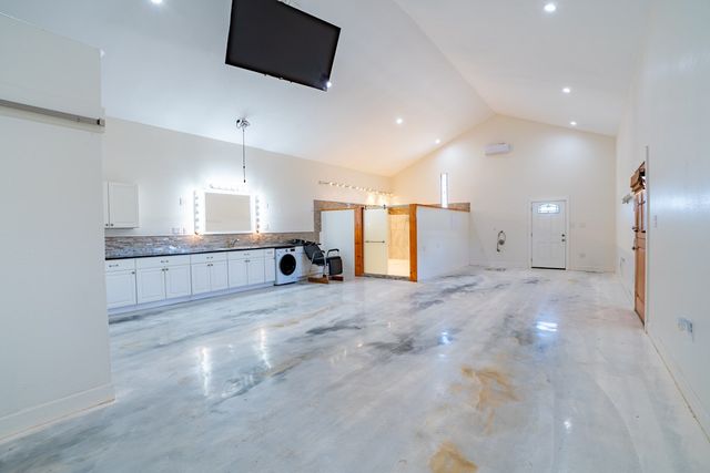 305 Teague Rd, Kerrville, TX 78028