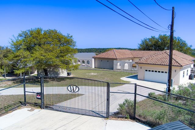 305 Teague Rd, Kerrville, TX 78028