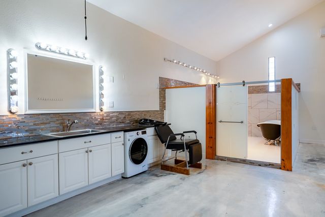 305 Teague Rd, Kerrville, TX 78028