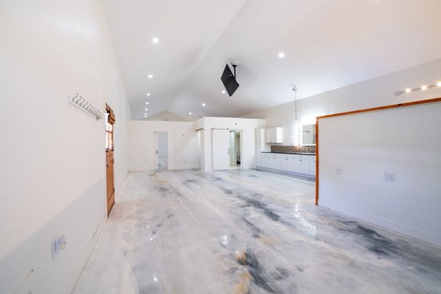 305 Teague Rd, Kerrville, TX 78028