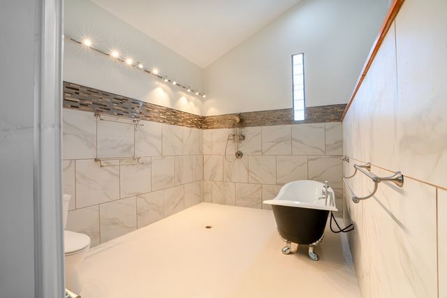 305 Teague Rd, Kerrville, TX 78028