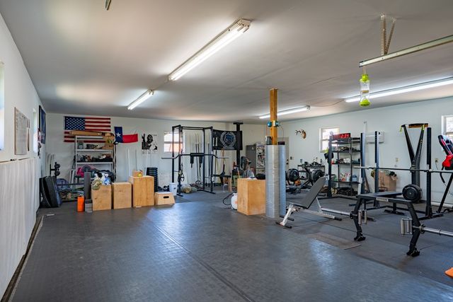 305 Teague Rd, Kerrville, TX 78028