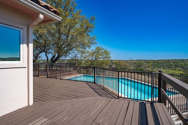 305 Teague Rd, Kerrville, TX 78028