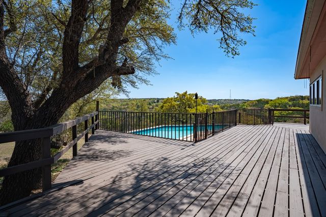 305 Teague Rd, Kerrville, TX 78028