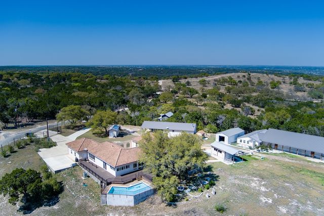 305 Teague Rd, Kerrville, TX 78028