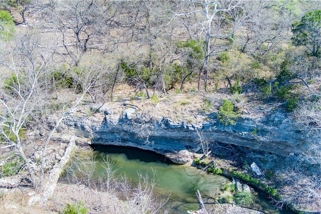 305 Teague Rd, Kerrville, TX 78028