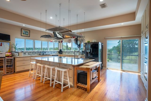 305 Teague Rd, Kerrville, TX 78028