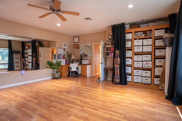 305 Teague Rd, Kerrville, TX 78028