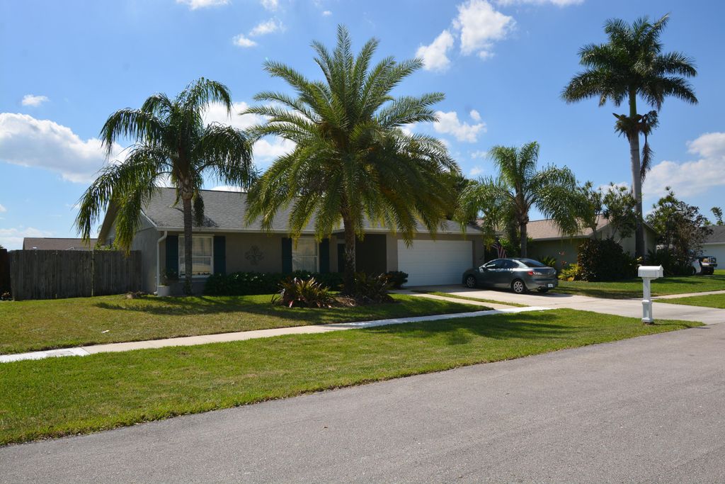 1379 Pinetta Circle, Wellington, FL 33414