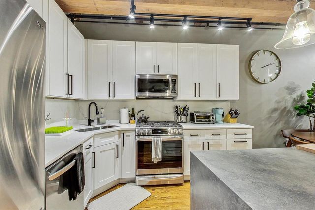 420 W Ontario Street 209, Chicago, IL 60654