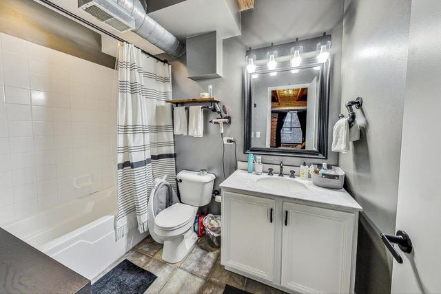 420 W Ontario Street 209, Chicago, IL 60654