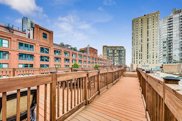 420 W Ontario Street 209, Chicago, IL 60654