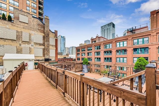 420 W Ontario Street 209, Chicago, IL 60654