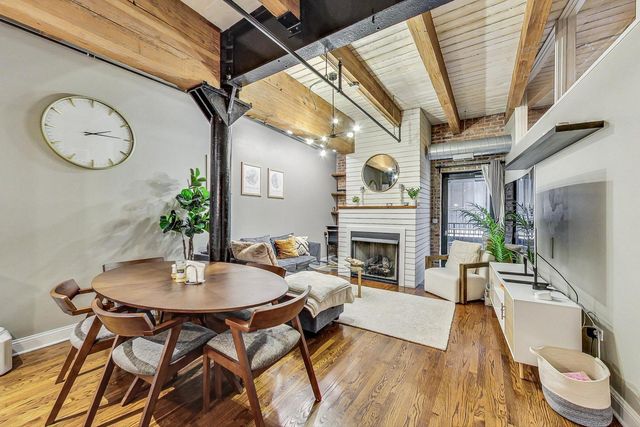 420 W Ontario Street 209, Chicago, IL 60654