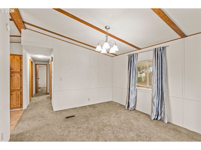 1400 CANDLELIGHT Dr 208, Eugene, OR 97402