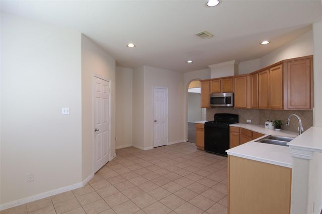 2027 Creek Run Drive, Pearland, TX 77584