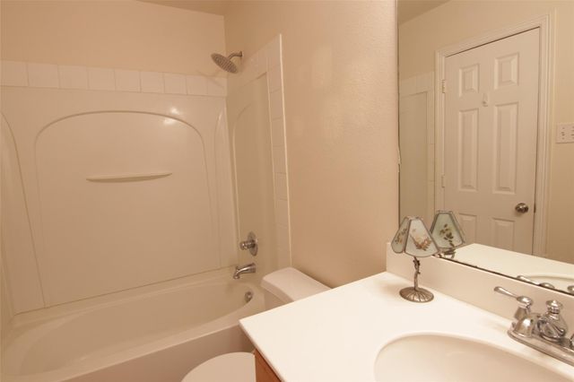 2027 Creek Run Drive, Pearland, TX 77584
