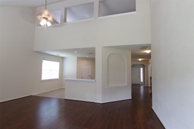 2027 Creek Run Drive, Pearland, TX 77584