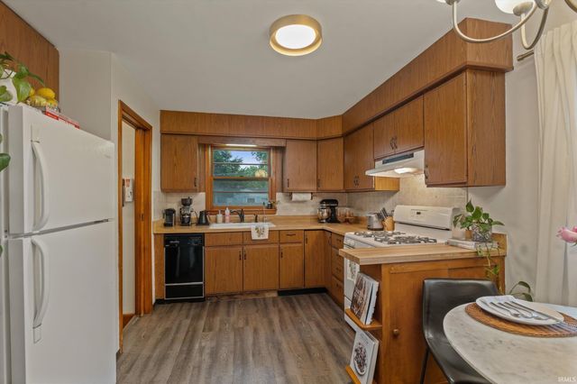 229 N Hawthorne Drive, South Bend, IN 46617
