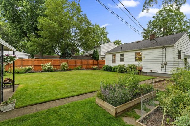 229 N Hawthorne Drive, South Bend, IN 46617