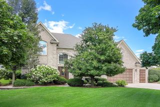26W130 Prestwick Lane, Winfield, IL 60190