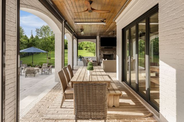 7223 Shagbark Ln, College Grove, TN 37046