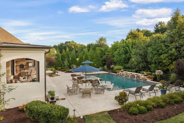 7223 Shagbark Ln, College Grove, TN 37046