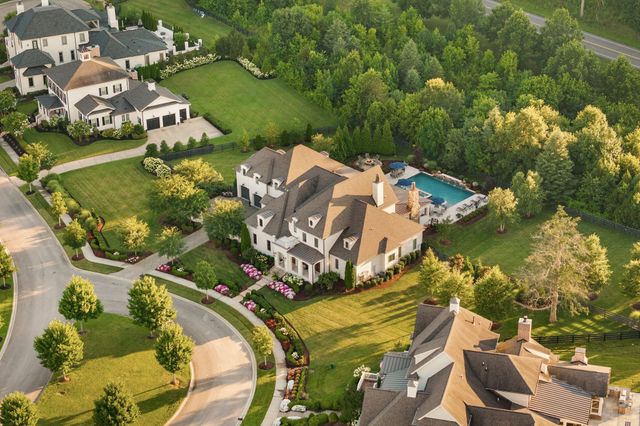 7223 Shagbark Ln, College Grove, TN 37046