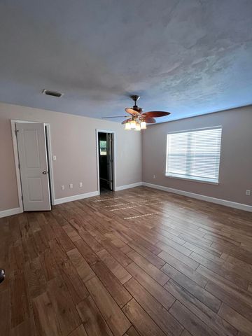 540 E Timberlake Drive, Mary Esther, FL 32569