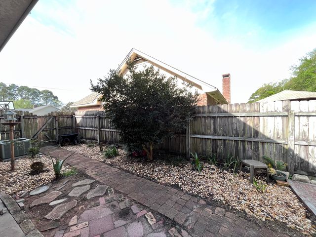 540 E Timberlake Drive, Mary Esther, FL 32569