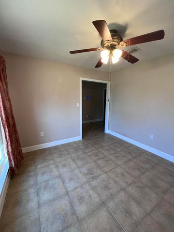 540 E Timberlake Drive, Mary Esther, FL 32569