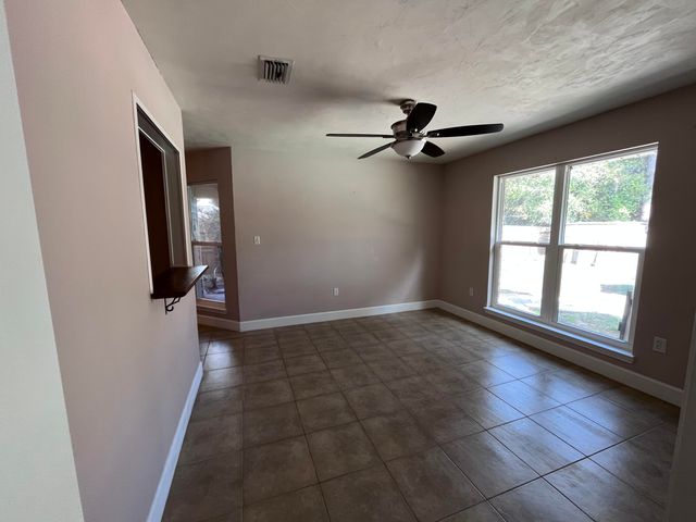 540 E Timberlake Drive, Mary Esther, FL 32569