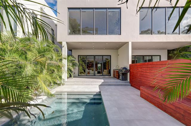 2980 Coconut Ave, Miami, FL 33133