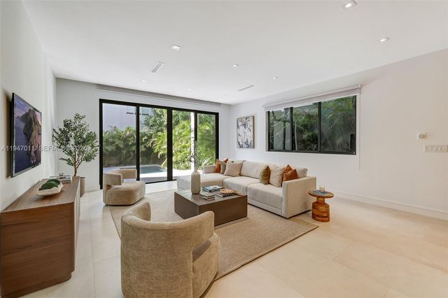 2980 Coconut Ave, Miami, FL 33133