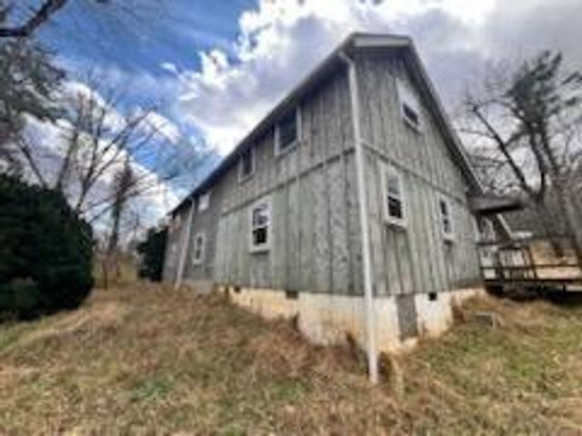 1512 Blue Ridge PKWY, Floyd, VA 24091