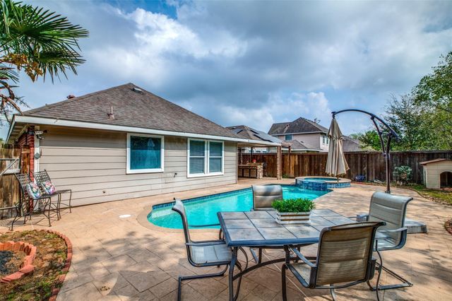 10514 Lauren Creek Drive, Baytown, TX 77523