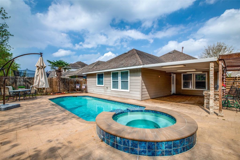 10514 Lauren Creek Drive, Baytown, TX 77523