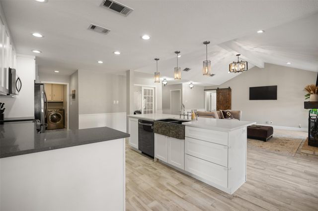 1607 Mayfield DR, Round Rock, TX 78681