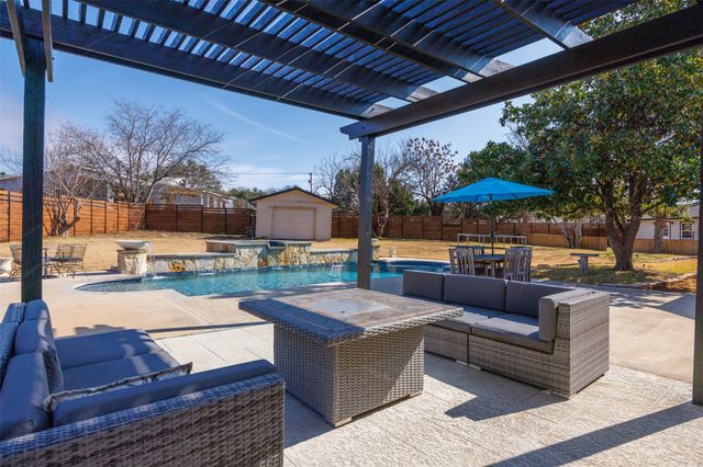 1607 Mayfield DR, Round Rock, TX 78681