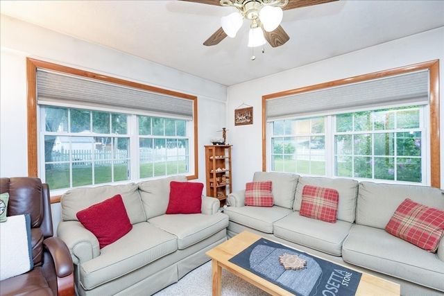 54 River St, Billerica, MA 01821