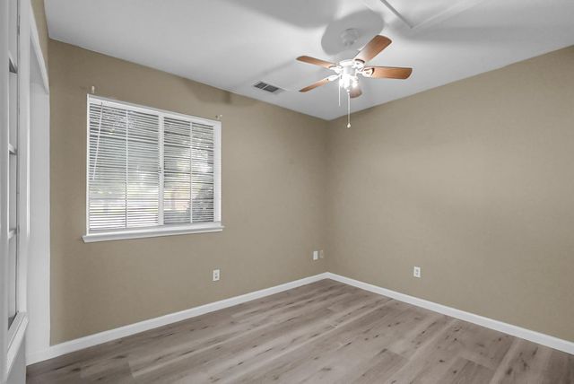 12343 Quicksilver St, Waterford, CA 95386